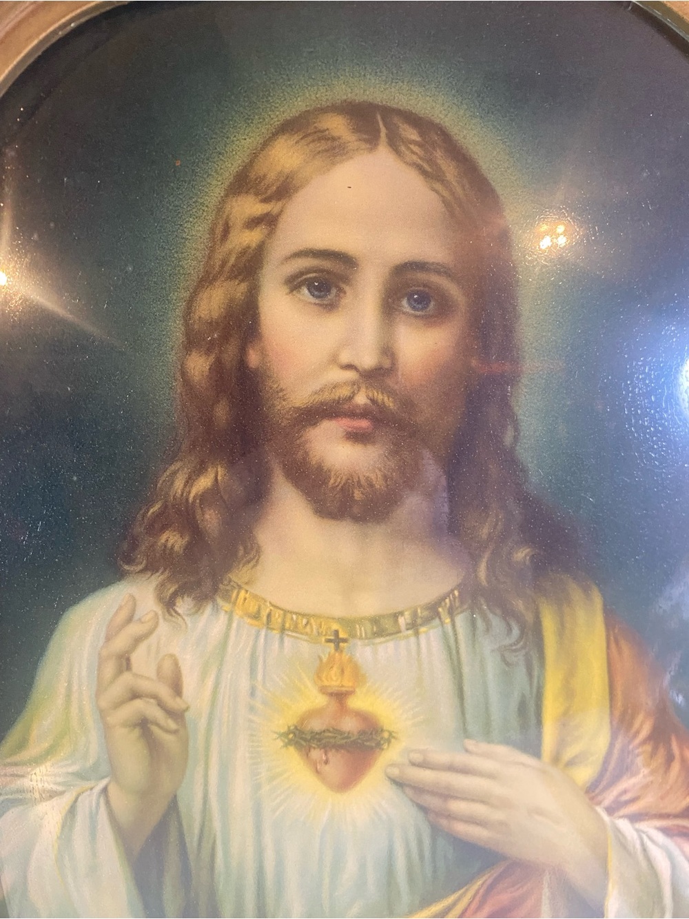 Vintage Lithograph Of The Sacred Heart Of Jesus Oval Frame Gesso Detail 12”x18” - Picture 2 of 16